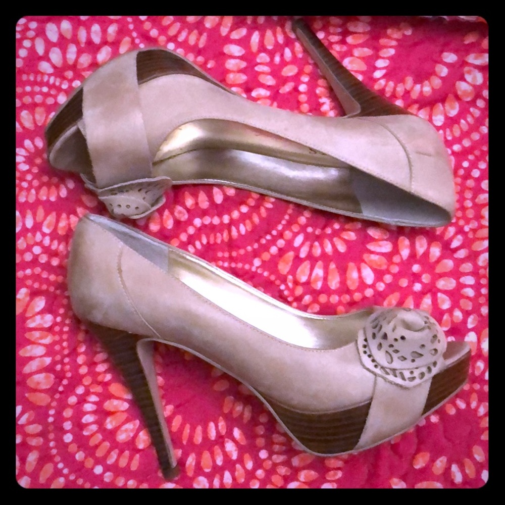 Nude Guess heels